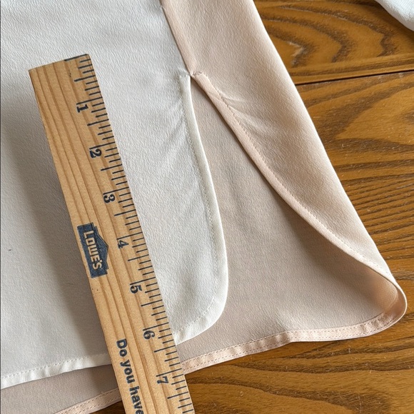 Vince Soft Cream Blouse with Keyhole Detail 100% Silk Size 8 - Picture 4 of 8